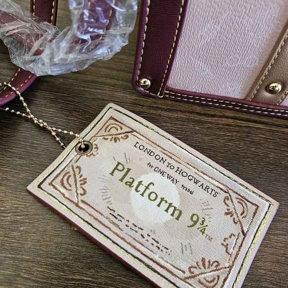 Harry Potter Danielle Nicole NWT Crossbody Bag Platform 9 3/4 NEW - Picture 5 of 16